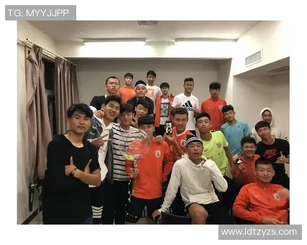 小孩们与足球明星亲密接触感受梦想的力量与激情